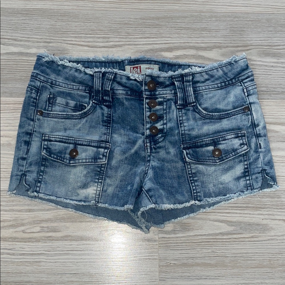 LEI Women’s Denim Jean Shorts Size 3 Distressed White Wash Stretch Frayed Hem